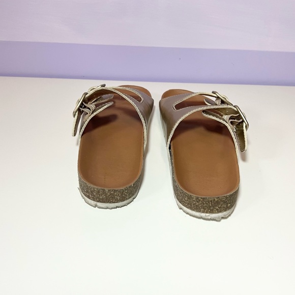 Gap, big girls slip on sandals, gold, size 1-2 - Picture 5 of 9